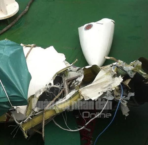 Debris supposed from CASA 212 (Photo: QDND) Debris supposed from CASA 212 (Photo: QDND)